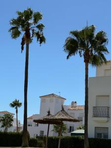 Casa Feliz - Stunning 2 bed Penthouse in Manilva with pool, sea and mountain views, close to the beach and facilities