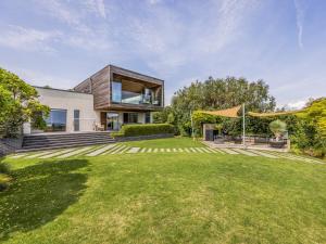 Breathtaking Home with Parking - Pass the Keys