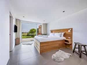 Breathtaking Home with Parking - Pass the Keys