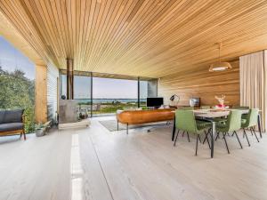 Breathtaking Home with Parking - Pass the Keys