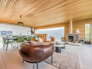 Breathtaking Home with Parking - Pass the Keys