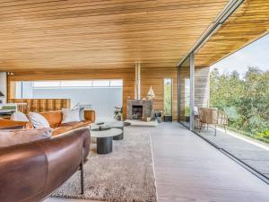 Breathtaking Home with Parking - Pass the Keys