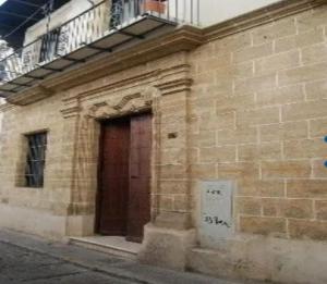 patio de luja centro parking y piscina
