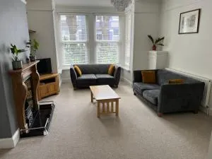 Entire Victorian House 3 bedrooms - Tamerton Foliot