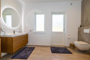 LL Properties - Villa With a Hot tub & Scenic View