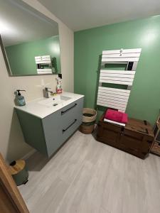 Maisons de vacances Gites Rozanna avec acces detente SPA JACUZZI : photos des chambres