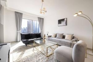 Downtown - Burj Khalifa Facing - 2 Bed Luxe Apartment