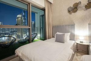 Downtown - Burj Khalifa Facing - 2 Bed Luxe Apartment