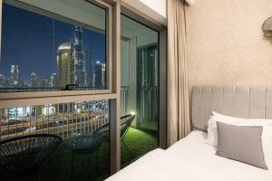 Downtown - Burj Khalifa Facing - 2 Bed Luxe Apartment
