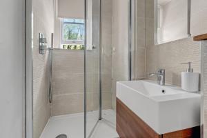 Pro-Link 1-Bed, 1GB WiFi & 60s to Chiswick Tube