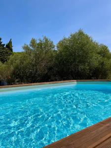 Maisons de vacances Charmante maison vue garrigue avec piscine : photos des chambres