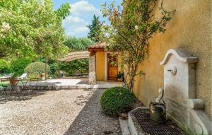 Maisons de vacances Cozy Home In Pernes Les Fontaines : photos des chambres