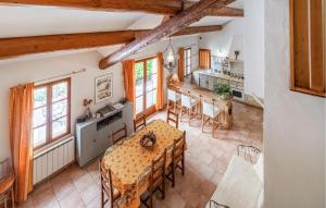 Maisons de vacances Cozy Home In Pernes Les Fontaines : photos des chambres