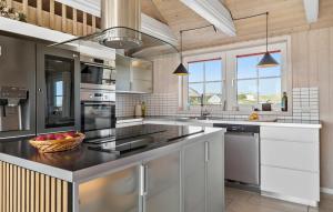 5 Bedroom Cozy Home In Ringkøbing