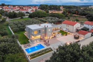 Villa Grande T&D for 14 people near Pula with sauna, fitness & heated pool
