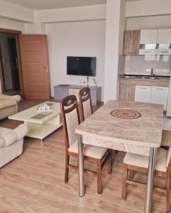 Central Comfort- Fresh & Modern
