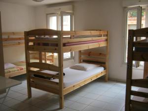Bed in 6-Bed Female Dormitory Room room in La Petite Auberge de Saint-Sernin