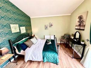 Exec 2 bed lodge in rural Wales with Cymru Holidays