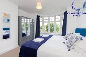 3BR,FreeParking, WiFi, Modern, Smart TVs - Allesley