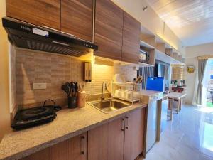 Studio - Sleeps 4 - Pets - Smoking - Wifi