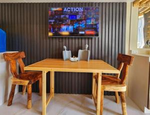 Studio - Sleeps 4 - Pets - Smoking - Wifi