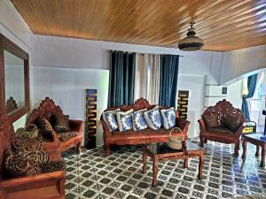 3 Bed House - Sleeps 20 - Pets - Pool - Garden