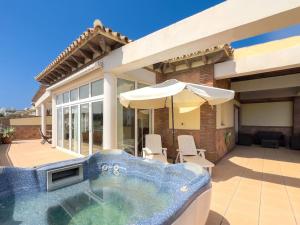 Ático con jacuzzi y vistas al mar