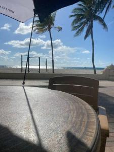 Hollywood Townhouse steps to beach and famous Broadwalk