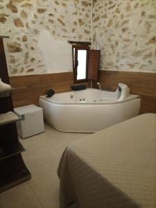 Double Room with Spa Bath room in L'Otelet By Sweet