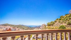 Castillo de la Hazalara Cómpeta by Ruralidays