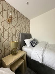 Apartment in Guildford with Parking