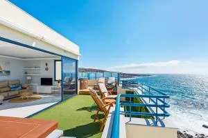 La Mar Loft Apartment with Hot Tub - El Socorro