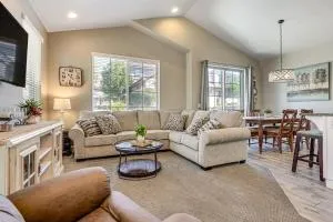 Desert Rose Townhome 35 Mi to Zion and State Parks - 华盛顿