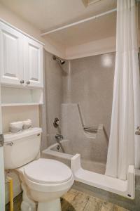 Toucans Retreat Tranquil 1BR Condo with Patio 102