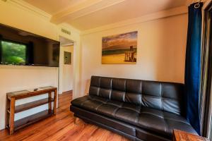 Toucans Retreat Tranquil 1BR Condo with Patio 102