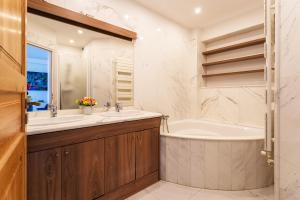 Appartements LE MIRAMAR AP4426 By Riviera Holiday Homes : photos des chambres