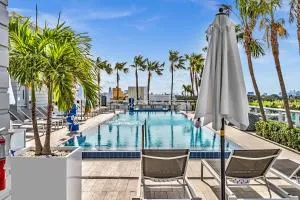 Grand Deluxe Two Bedroom Suite with Balcony Water Views, Corner - Biscayne Seaplane Base