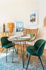 B&B / Chambres d'hotes Moulin Rouge Provencal Suite Premium avec jacuzzi exterieur : photos des chambres