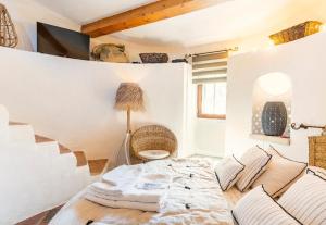 B&B / Chambres d'hotes Moulin Rouge Provencal Suite Premium avec jacuzzi exterieur : photos des chambres