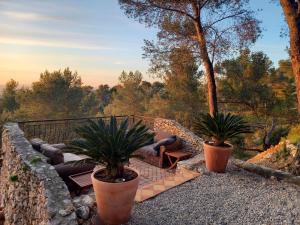 B&B / Chambres d'hotes Moulin Rouge Provencal Suite Premium avec jacuzzi exterieur : photos des chambres
