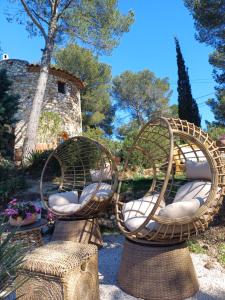 B&B / Chambres d'hotes Moulin Rouge Provencal Suite Premium avec jacuzzi exterieur : photos des chambres