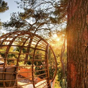 B&B / Chambres d'hotes Moulin Rouge Provencal Suite Premium avec jacuzzi exterieur : photos des chambres