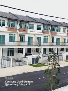 Azzahra Homestay Scientex Kundang Jaya