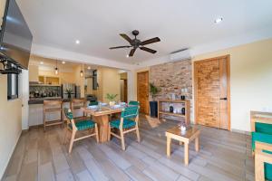 3049 - Brisas Condo 4