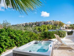 Villa Alexandra: Sea Views Pool Jacuzzi Sauna