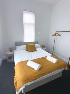 Large 2 bed apt in Peterborough city centre