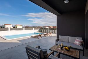 Villa with pool near sandy beach - by TRAVELER tourist agency Krk - ID 2224