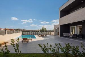 Villa with pool near sandy beach - by TRAVELER tourist agency Krk - ID 2224