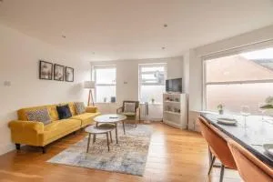 Central Windsor 2 Bed Apartment, River Views & Parking - Eton