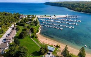 Lions Head Beach Motel & Cottages - WATERFRONT